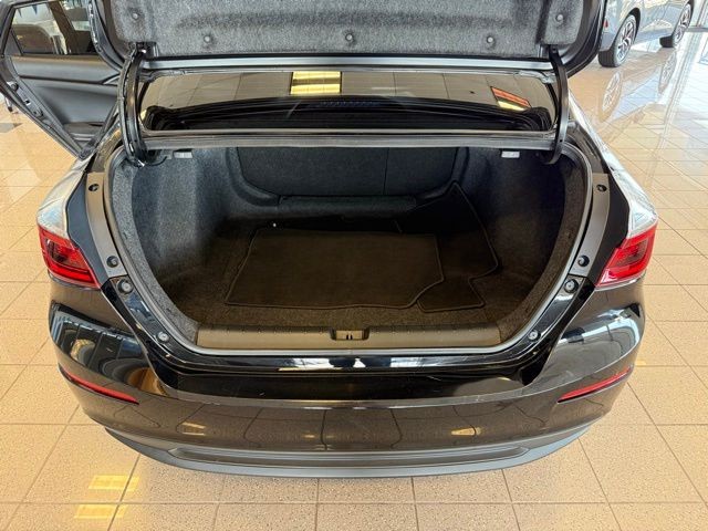 Honda Insight Vehicle Full-screen Gallery Image 22