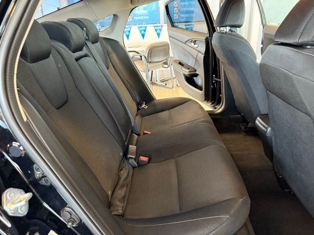 Honda Insight Vehicle Full-screen Gallery Image 23
