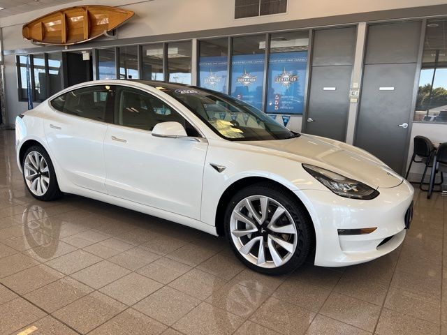 Tesla Model 3 Vehicle Full-screen Gallery Image 03