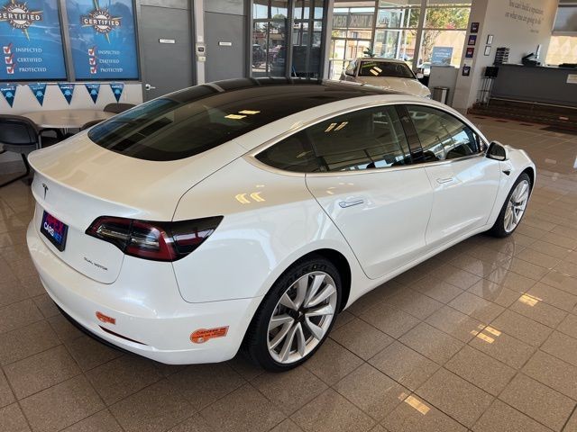 Tesla Model 3 Vehicle Full-screen Gallery Image 05
