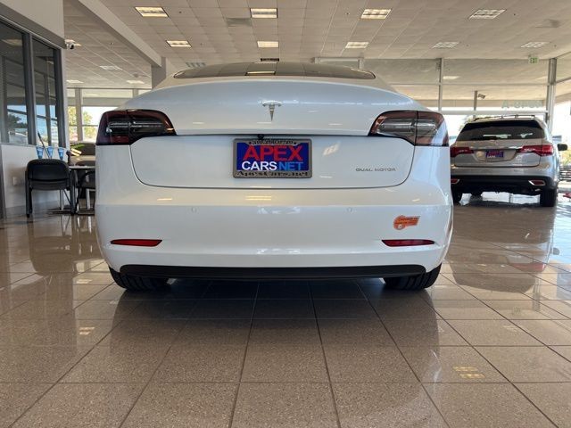 Tesla Model 3 Vehicle Full-screen Gallery Image 08