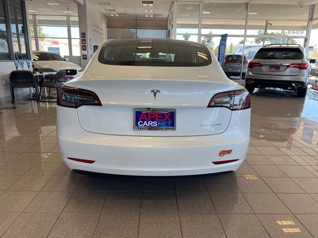 Tesla Model 3 Vehicle Full-screen Gallery Image 09