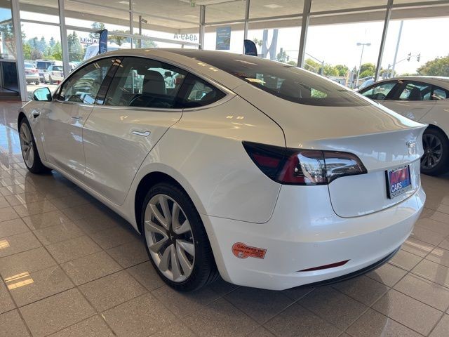 Tesla Model 3 Vehicle Full-screen Gallery Image 12