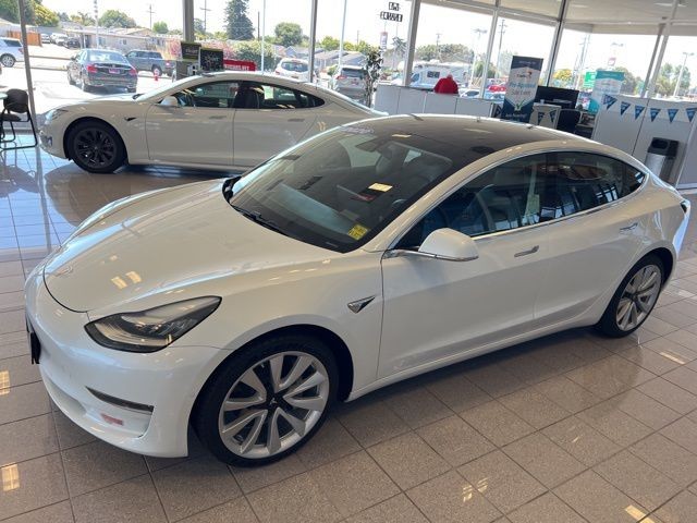 Tesla Model 3 Vehicle Full-screen Gallery Image 14