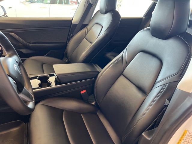 Tesla Model 3 Vehicle Full-screen Gallery Image 20
