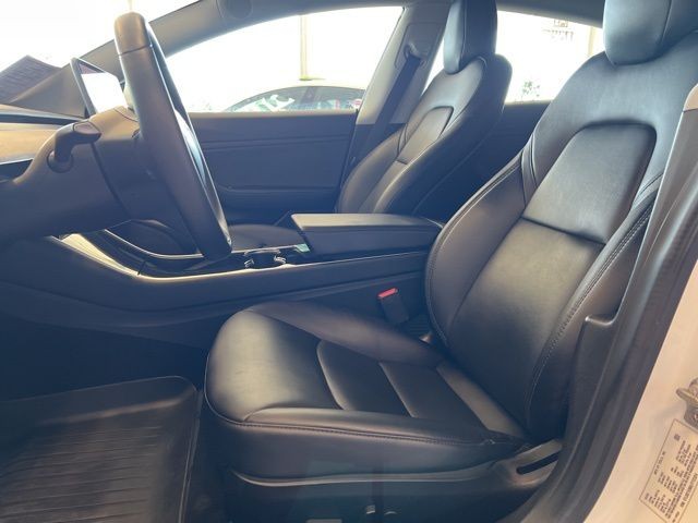 Tesla Model 3 Vehicle Full-screen Gallery Image 21