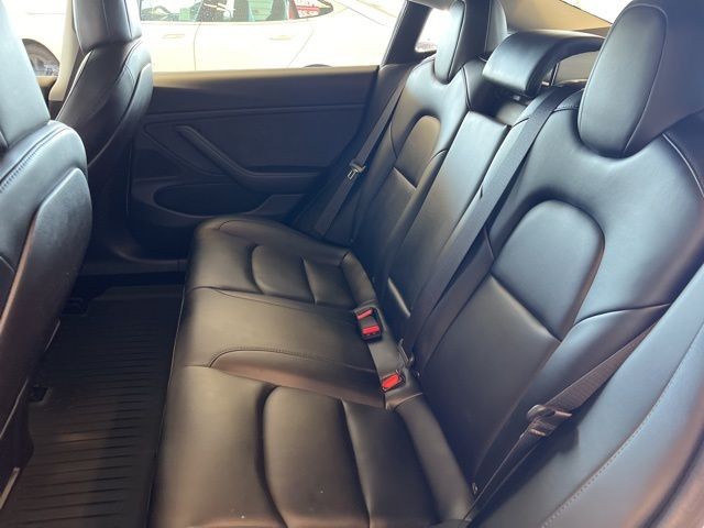 Tesla Model 3 Vehicle Full-screen Gallery Image 22