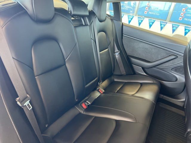 Tesla Model 3 Vehicle Full-screen Gallery Image 23