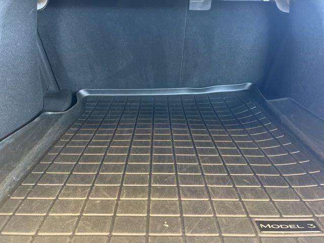 Tesla Model 3 Vehicle Full-screen Gallery Image 25