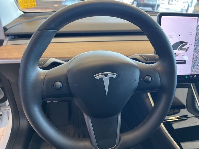 Tesla Model 3 Vehicle Full-screen Gallery Image 26