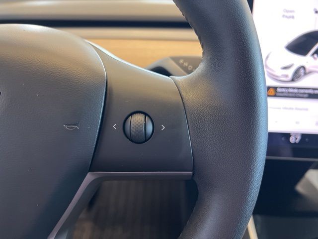 Tesla Model 3 Vehicle Full-screen Gallery Image 28