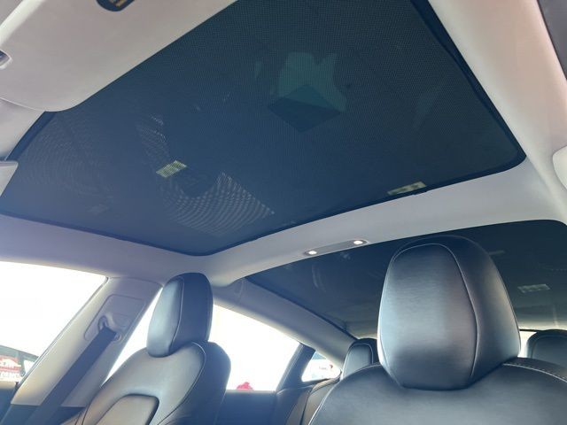 Tesla Model 3 Vehicle Full-screen Gallery Image 33