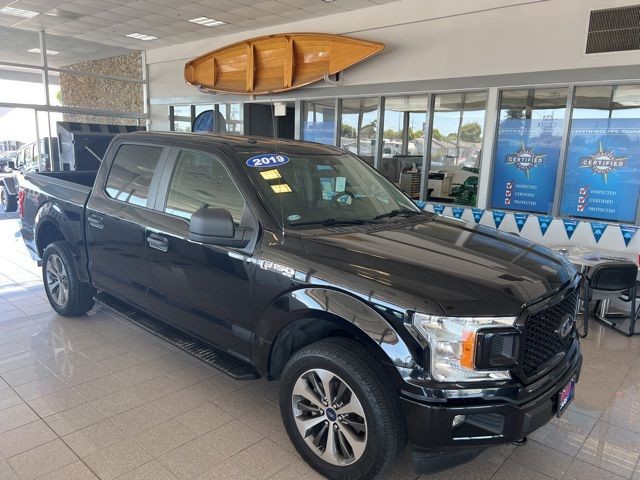 Ford F-150 Vehicle Full-screen Gallery Image 02