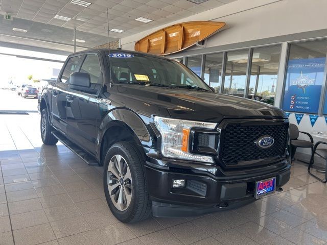 Ford F-150 Vehicle Full-screen Gallery Image 03