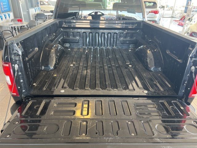 Ford F-150 Vehicle Full-screen Gallery Image 10