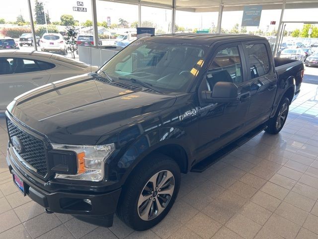 Ford F-150 Vehicle Full-screen Gallery Image 14