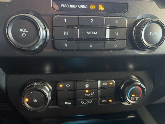 Ford F-150 Vehicle Full-screen Gallery Image 27