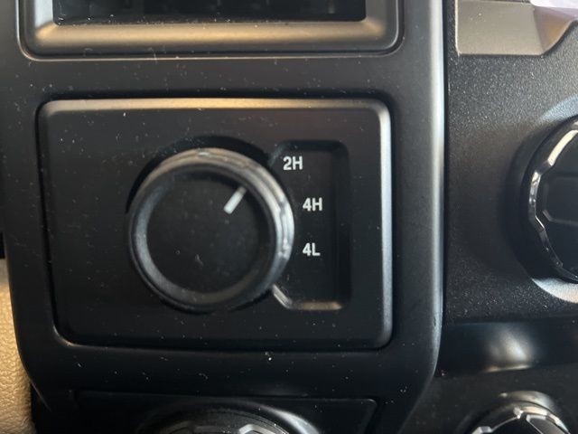 Ford F-150 Vehicle Full-screen Gallery Image 28