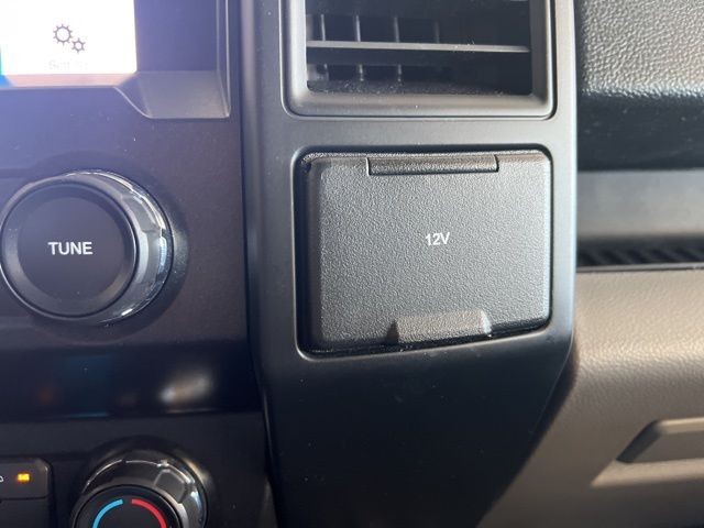 Ford F-150 Vehicle Full-screen Gallery Image 30