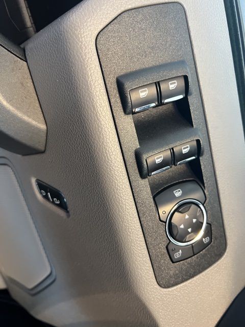 Ford F-150 Vehicle Full-screen Gallery Image 33