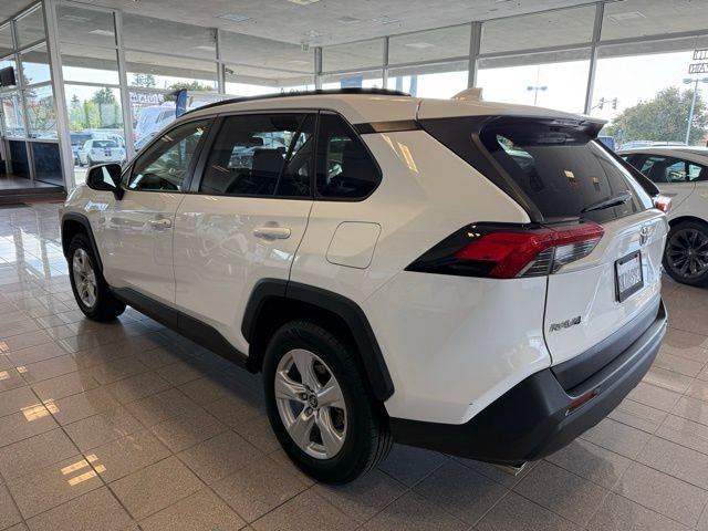 Toyota RAV4 Vehicle Full-screen Gallery Image 06