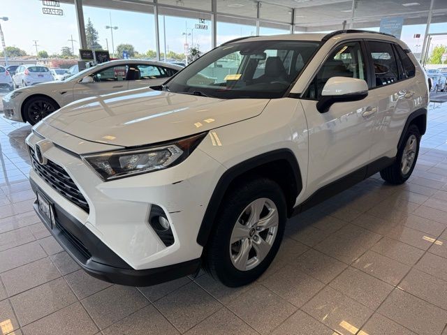 Toyota RAV4 Vehicle Full-screen Gallery Image 07