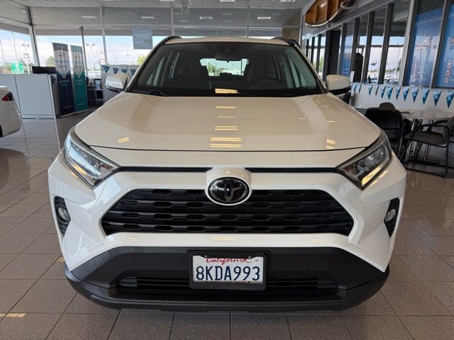 Toyota RAV4 Vehicle Full-screen Gallery Image 08