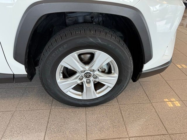 Toyota RAV4 Vehicle Full-screen Gallery Image 11