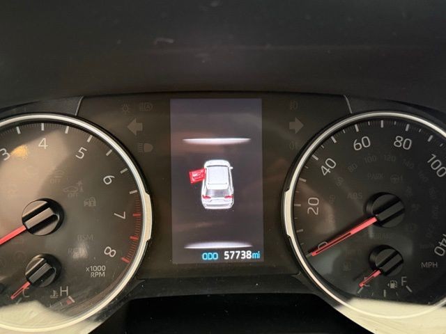 Toyota RAV4 Vehicle Full-screen Gallery Image 13