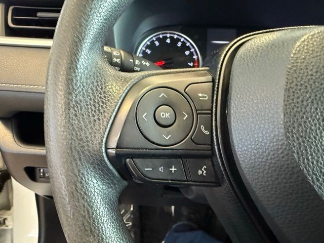 Toyota RAV4 Vehicle Full-screen Gallery Image 18