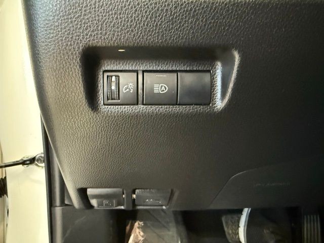 Toyota RAV4 Vehicle Full-screen Gallery Image 19
