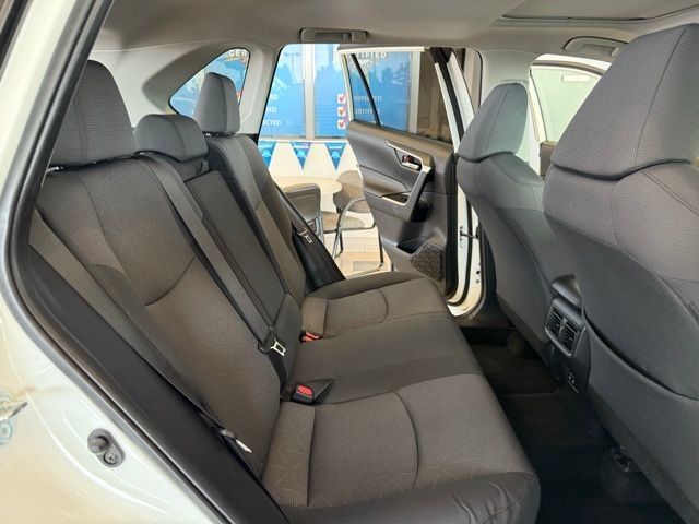 Toyota RAV4 Vehicle Full-screen Gallery Image 24