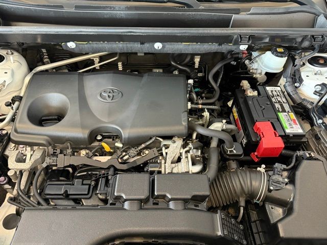 Toyota RAV4 Vehicle Full-screen Gallery Image 30