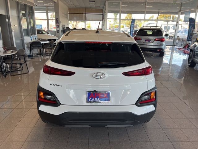 Hyundai Kona Vehicle Full-screen Gallery Image 09