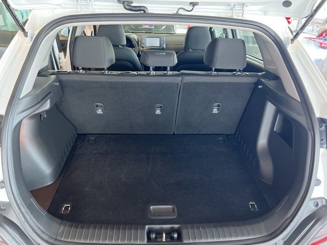 Hyundai Kona Vehicle Full-screen Gallery Image 21