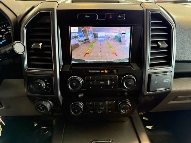 Ford F-150 Vehicle Full-screen Gallery Image 17