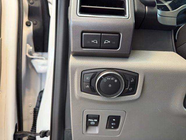 Ford F-150 Vehicle Full-screen Gallery Image 20