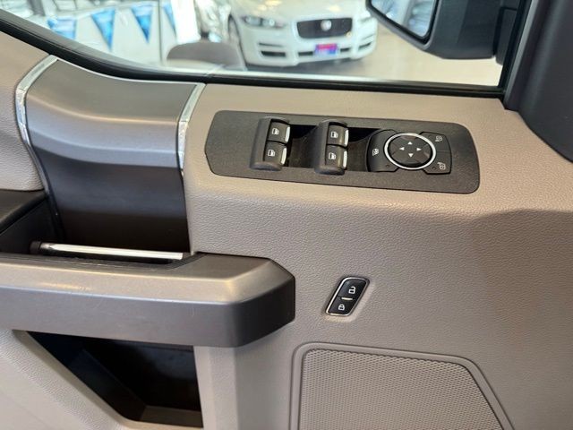 Ford F-150 Vehicle Full-screen Gallery Image 21