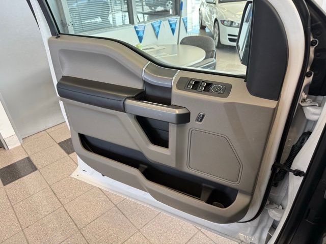 Ford F-150 Vehicle Full-screen Gallery Image 22