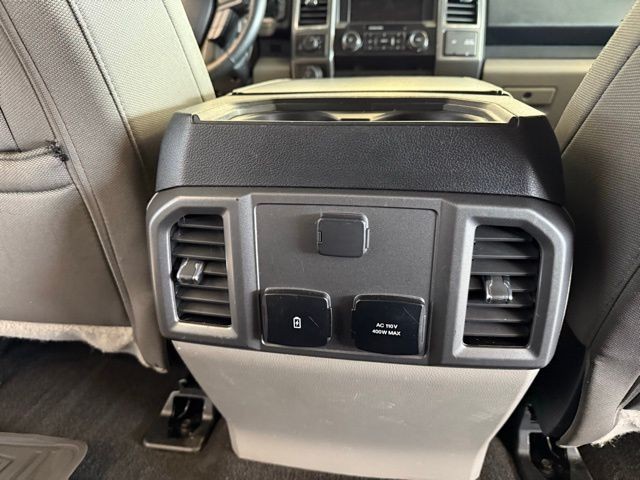 Ford F-150 Vehicle Full-screen Gallery Image 28