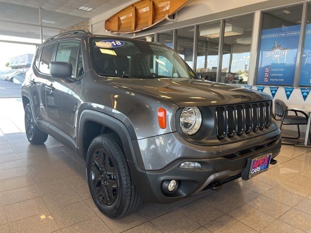 Jeep Renegade Vehicle Full-screen Gallery Image 03
