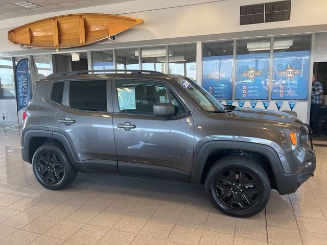 Jeep Renegade Vehicle Full-screen Gallery Image 04