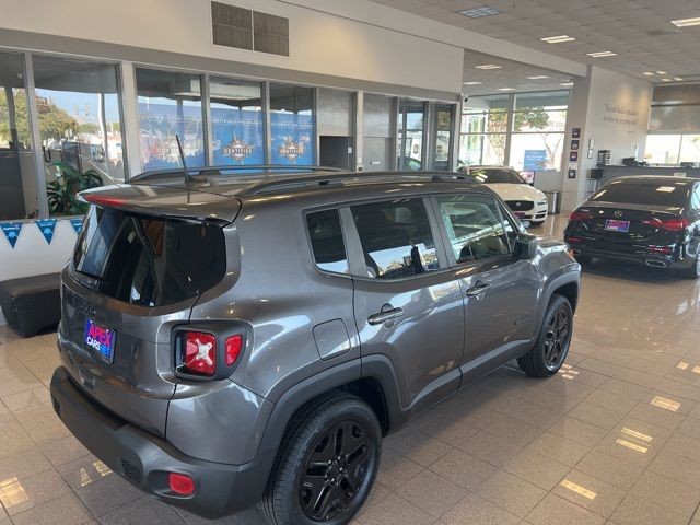 Jeep Renegade Vehicle Full-screen Gallery Image 06