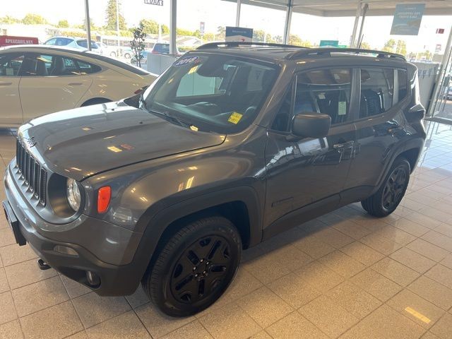 Jeep Renegade Vehicle Full-screen Gallery Image 15