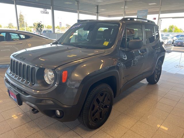 Jeep Renegade Vehicle Full-screen Gallery Image 16