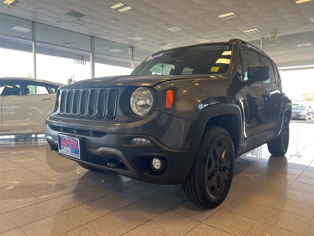 Jeep Renegade Vehicle Full-screen Gallery Image 17