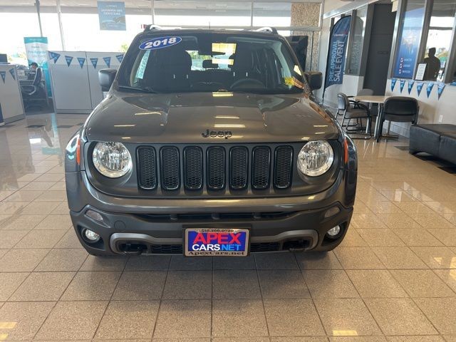 Jeep Renegade Vehicle Full-screen Gallery Image 19