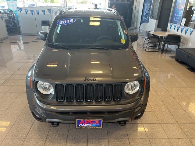 Jeep Renegade Vehicle Full-screen Gallery Image 20