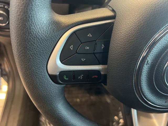 Jeep Renegade Vehicle Full-screen Gallery Image 25