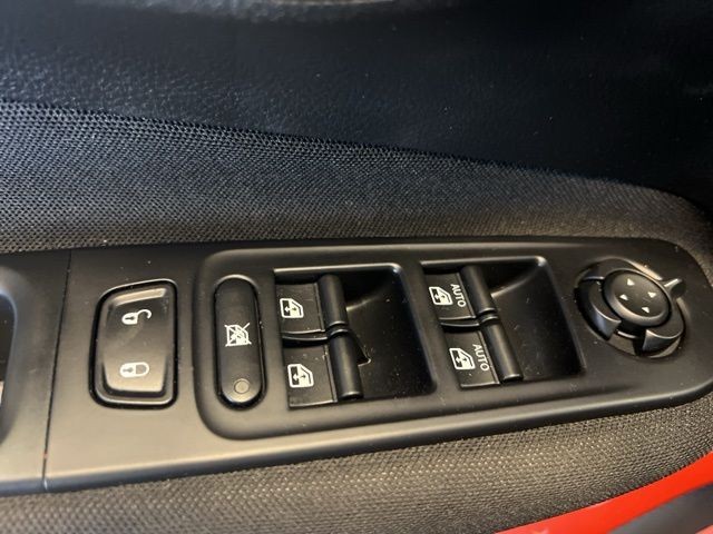 Jeep Renegade Vehicle Full-screen Gallery Image 34